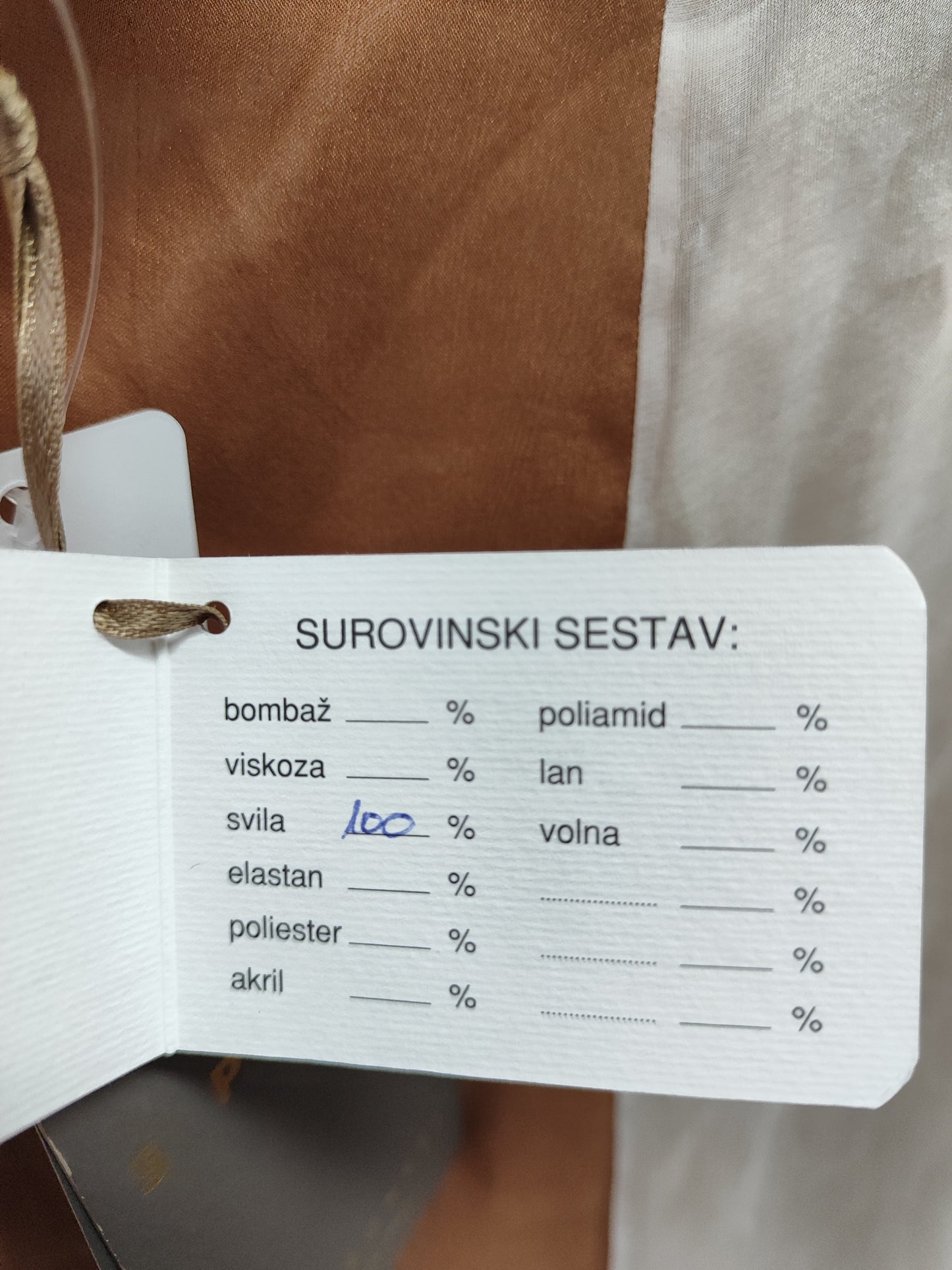 Space svilena obleka