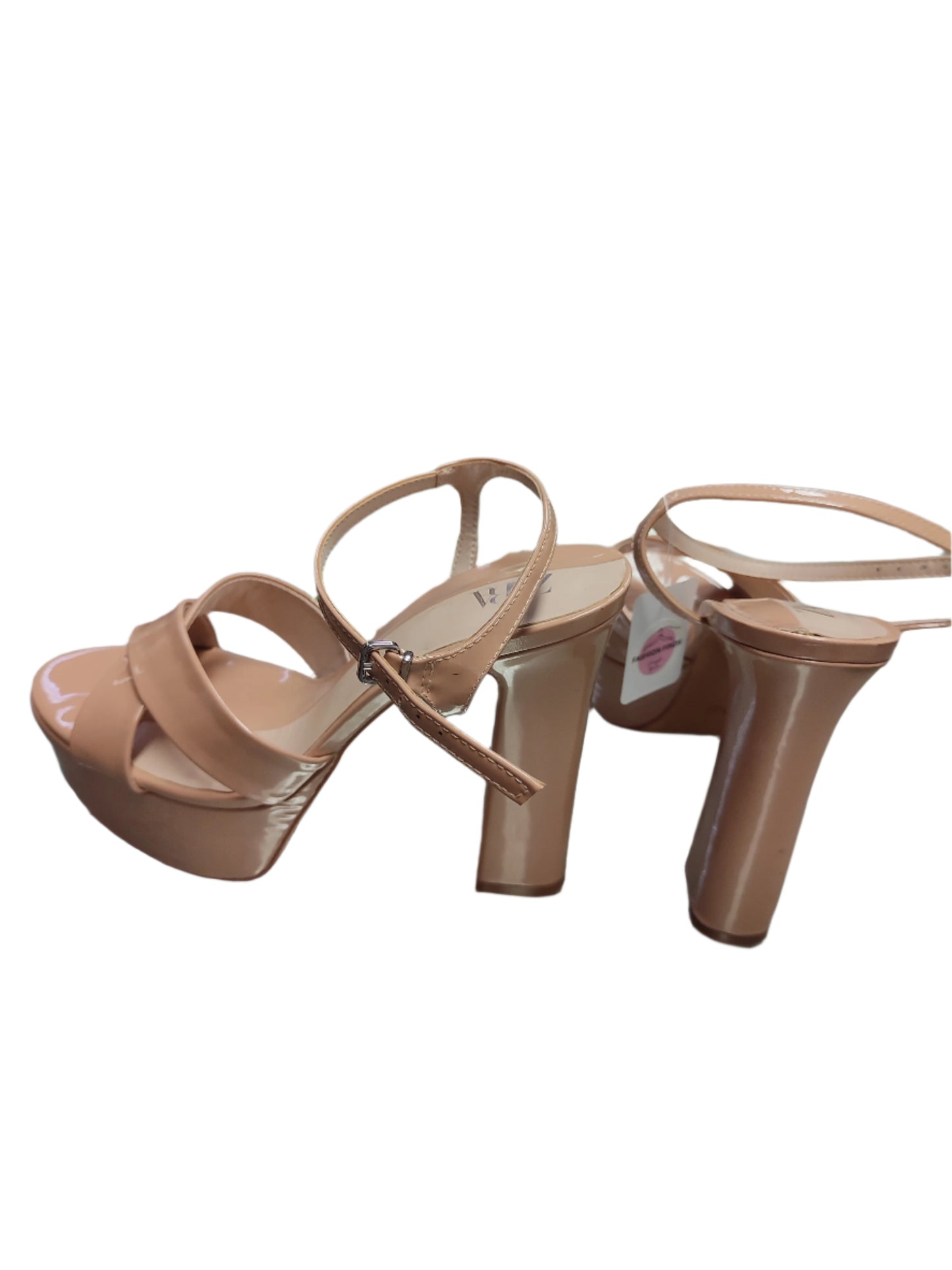 Zara sandali s peto