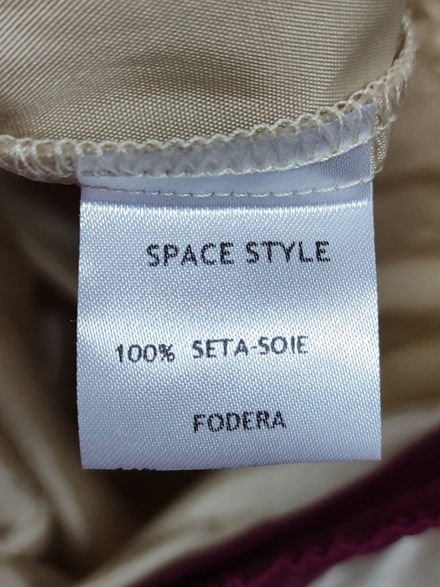 Space svilena obleka