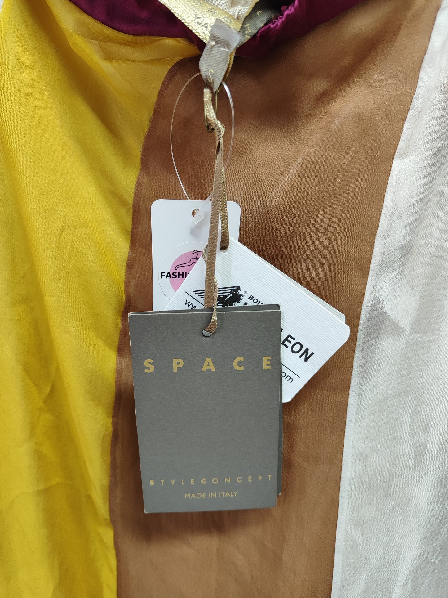 Space svilena obleka